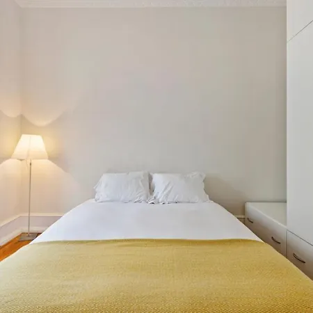 Beautiful&Spacious 2-Bed Apt Sleeps 6 in Lisbon * Lisboa