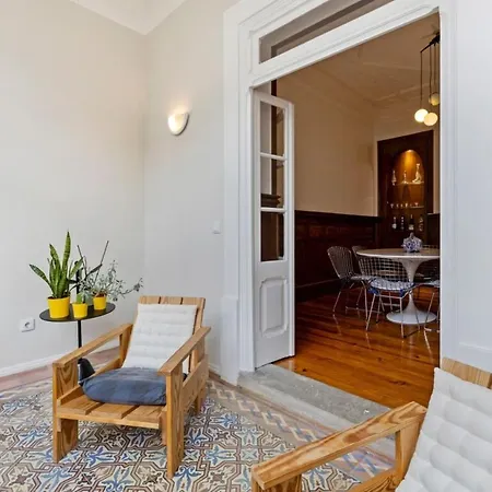 Beautiful&Spacious 2-Bed Apt Sleeps 6 in Lisbon Apartamento Lisboa