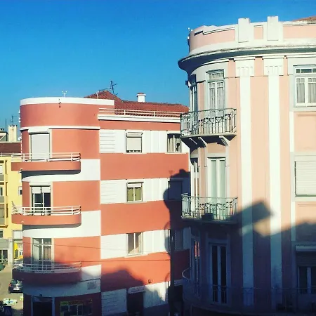 Beautiful&Spacious 2-Bed Apt Sleeps 6 in Lisbon *